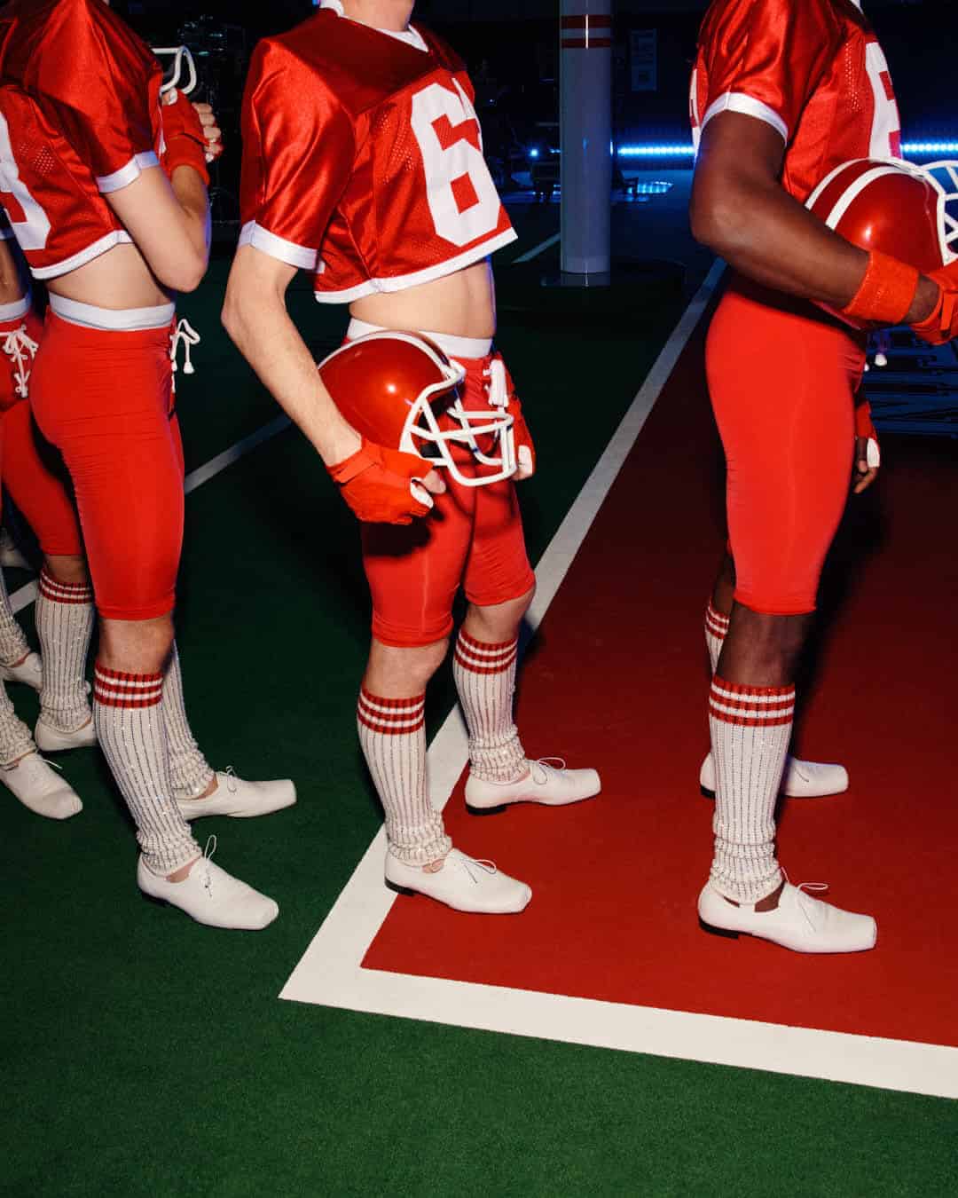 オリバーガル CHANEL Christian Louboutin 2枚 Christian Louboutin Heads To The Football Field For Paris
